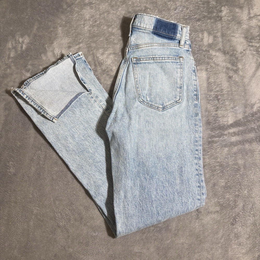 Abercrombie & Fitch 90s Straight Ultra High Rise Light Wash 27/4R Jeans